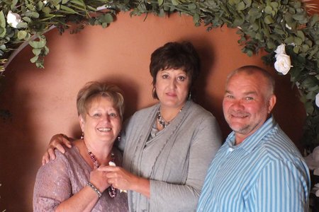 Vlnr is past Beryll Coetzer (organiseerder), saam met past Frikkie en MariÃ«tte Zeelie van die Gansbaai AGS-gemeente